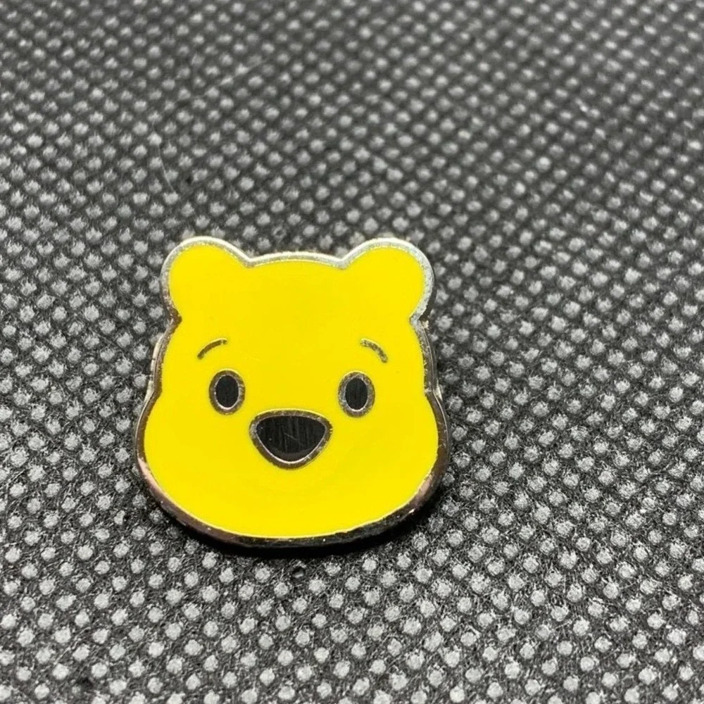 2007 Winnie the Pooh Cutie Disney trading pin